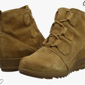 Sorel Evie Suede lace up hidden wedge NWT Tan size 7